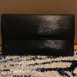 EUC LV Epi Black Wallet